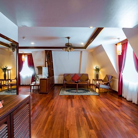 The Suite By Royal Crown Hotel Сіємреап Екстер'єр фото