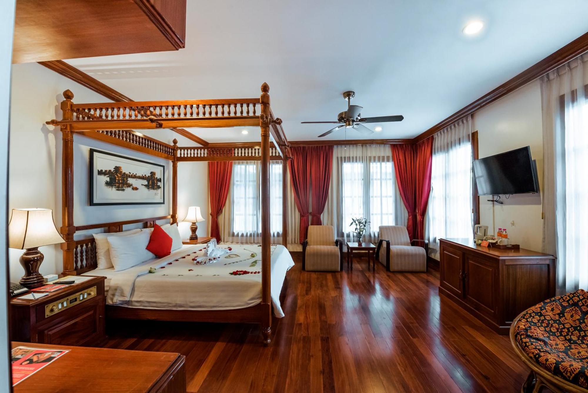 The Suite By Royal Crown Hotel Сіємреап Екстер'єр фото